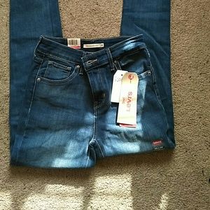 Levi's High Rise Skinny Jean